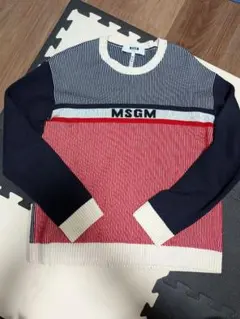 MSGM エムエスジーエム　ロゴデザイン　ニット　セーター　長袖のサムネイル