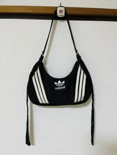 adidas ブラック ショルダーバッグ リメイク　ヴィンテージ　長さ調整可