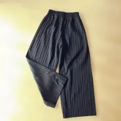【美品】プリーツパンツ ブラック 黒 ウエストゴム ゆったり M-L相当