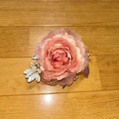 ピンクのローズ コサージュ
