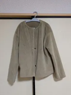 ユニクロ　ノーカラージャケット ベージュ