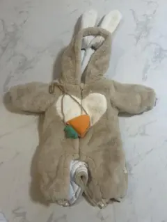 ウサギの耳が可愛いベージュのフワフワアウター