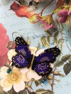 蝶々とチェコビーズのピアス ハンドメイド
