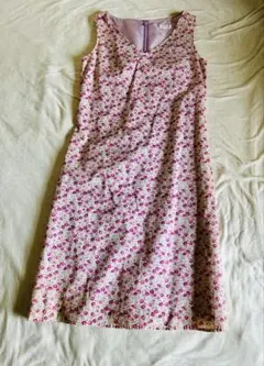 花柄ノースリーブひざ丈ワンピース