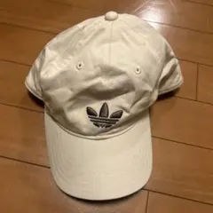 adidas オリジナル　ホワイト キャップ ロゴ刺繍