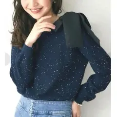 新品 【La boutique BonBon】スパンコールオフショルリボンニットのサムネイル