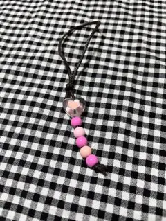 ピンクビーズのハートストラップ