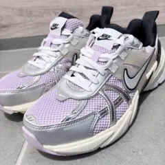 美品 NIKE V2K RUN スニーカー ライトパープル　25.5cmのサムネイル