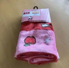 ☆新品☆ ハローキティ 枕カバー　サイズ43x63 りんご　かわいい　サンリオ
