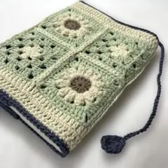 ハンドメイド ブックカバー　文庫本　モチーフ　編み物 グリーン系