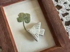 オーブン陶土で作った小鳥と四葉のクローバーのフレームアート♡