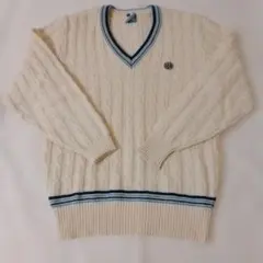 ケーブルニット vネック