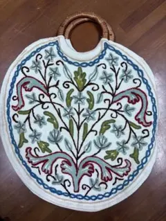 刺繍入りオーバル型かごバッグ