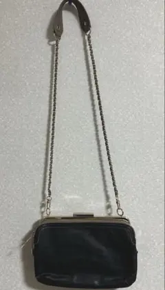 レザーショルダーバッグ チェーンストラップ付き