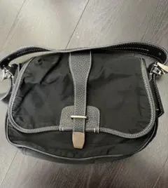 PRADA ナイロン ショルダーバッグ ブラックのサムネイル