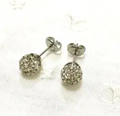 【新品⭐︎匿名配送】 クリスタル装飾 ボール型　キラキラピアス（8ミリ）
