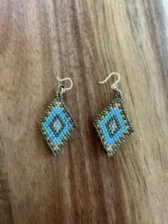 ダイヤモンド型ビーズピアス