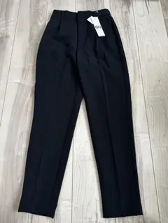 新品、未使用品　GU WOMEN ストレッチ　テーパードパンツ　ブラック