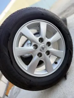 TOYOTA 純正 15インチ タイヤ・ホイールセットのサムネイル