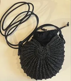 黒い編み物かごショルダーバッグ