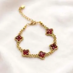 ゴールドビーズ×レッドクリスタル フラワーモチーフブレスレットハンドメイド