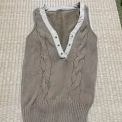 ベージュ ケーブル編み ニットベスト