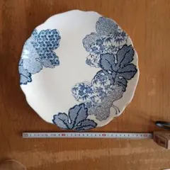 こ*ろ様 青い花柄の波型皿 直径27.5cm