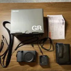美品】RICOH GR III ショット数：4,174回 SDカード等付属 - メルカリ