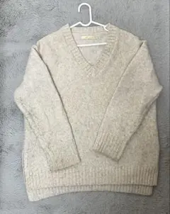 ベージュ Vネック セーター