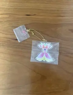 プリキュア　一番くじ　E賞　コスチュームアクリルチャーム　キュアブルーム