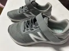 New Balance グレー スニーカー