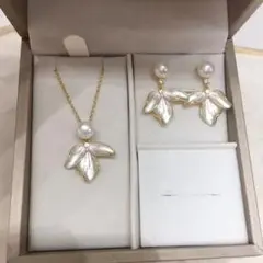 真珠　淡水パール花びらモチーフ ネックレス イヤリング2点セット