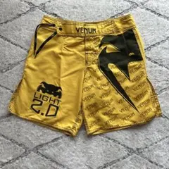 VENUM LIGHT 2.0 イエローショートパンツ