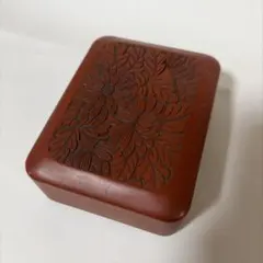 昭和レトロな翡翠花彫刻 ミニ木製台座 - メルカリ
