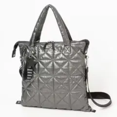 ブラック[A4サイズ収納可]チャーム付き3WAYキルトトート/ベイフロー