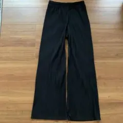 ユニクロ　ブラック プリーツストレートパンツ S