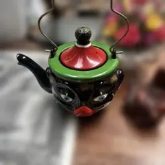ユニークな顔の陶器ティーポット