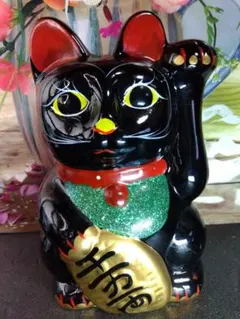 とても可愛い黒猫の招き猫 貯金箱。