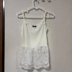 レース裾付きキャミソール クリーム色