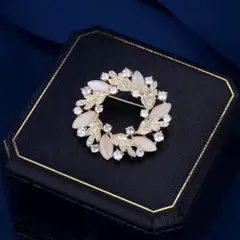 可愛い猫目石葉デザイン ゴールドブローチ素敵な胸飾り入学式卒業式結婚式発表会