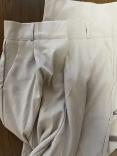 Lizard Standard ベージュ プリーツ入り スラックス M