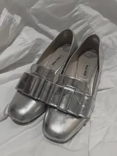 miu miu シルバー リボン付きパンプスのサムネイル