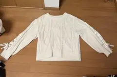 アイボリー ケーブルニット セーター