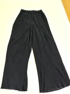 GU プリーツ加工 ワイドパンツ ブラック