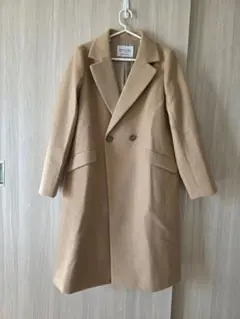 ベージュ ダブルブレスト チェスターコート