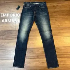 新品タグ付き　EMPORIO ARMANI デニムパンツ　ジーンズ　ジーパンのサムネイル