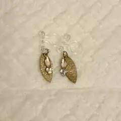 リーフ型　イヤリング