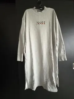 Ｌサイズ　ミッキー刺繍グレー長袖スウェット　ワンピース　ルームウェアのサムネイル