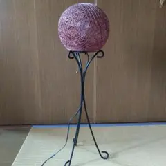赤いボール型フロアスタンド