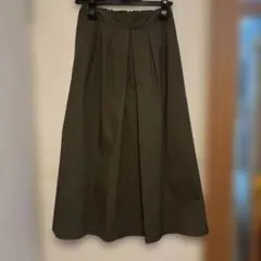 GUオリーブグリーン フロントタックスカート ゴム入り